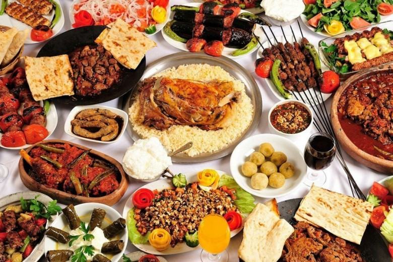 Read more about the article Yemek Kültürü ve Tarihi: Dünyanın En Ünlü Yemekleri